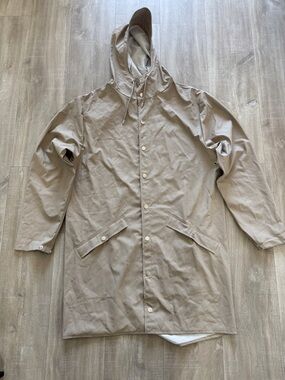 women’s hooded Rains Jacket in Light Taupe (small)